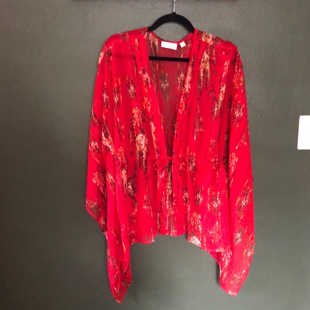 Chiffon kimono is its cinched tie waist
